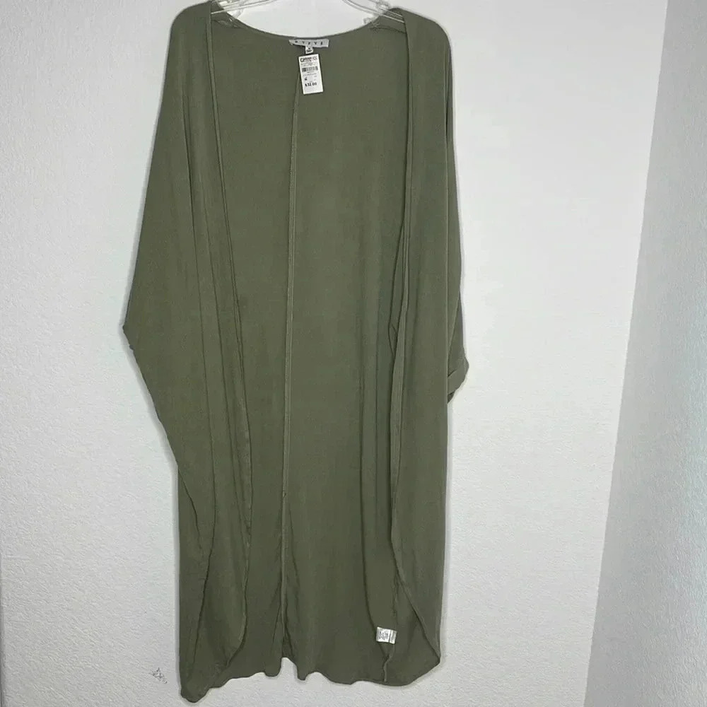 NWT| HYFVE | Sz M |100% Rayon Sage Kimono